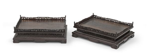 COPPIA DI BASI ESPOSITIVE IN LEGNO DI ZITAN, CINA FINE XIX SECOLO