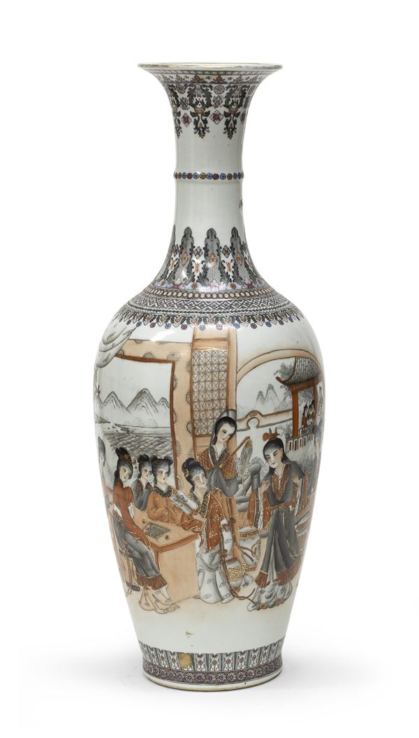 VASO IN PORCELLANA A SMALTI POLICROMI, CINA