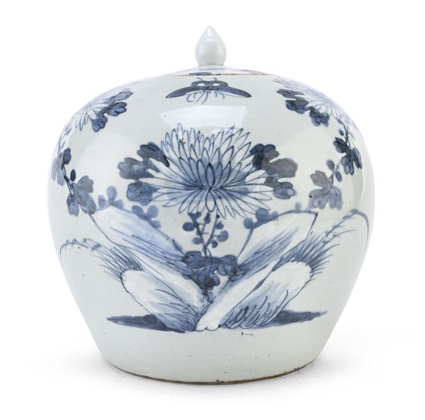 POTICHE IN PORCELLANA BIANCO E BLU, CINA