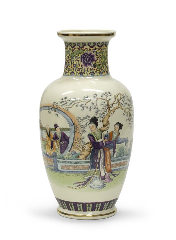 VASO IN PORCELLANA, CINA XX SECOLO