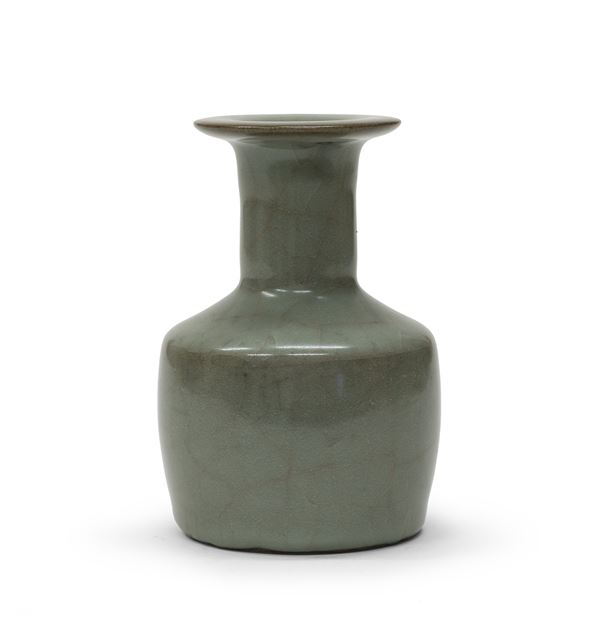 VASO IN PORCELLANA AD INVETRIATURA CELADON, CINA