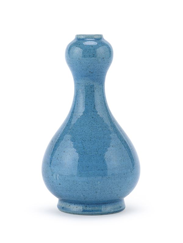 VASO IN PORCELLANA TURCHESE, CINA FINE XIX SECOLO