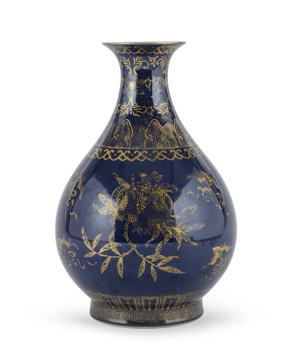 VASO IN PORCELLANA A FONDO BLU E ORO, CINA