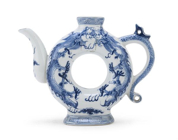 TEIERA IN PORCELLANA BIANCO E BLU, CINA XX SECOLO