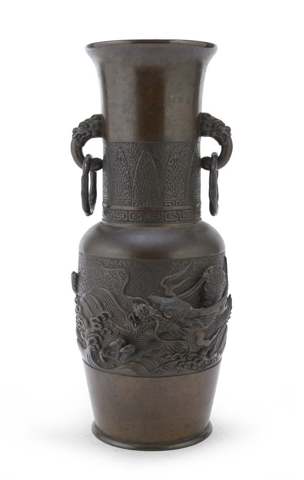 VASO IN BRONZO BRUNITO, GIAPPONE FINE XIX, INIZIO XX SECOLO