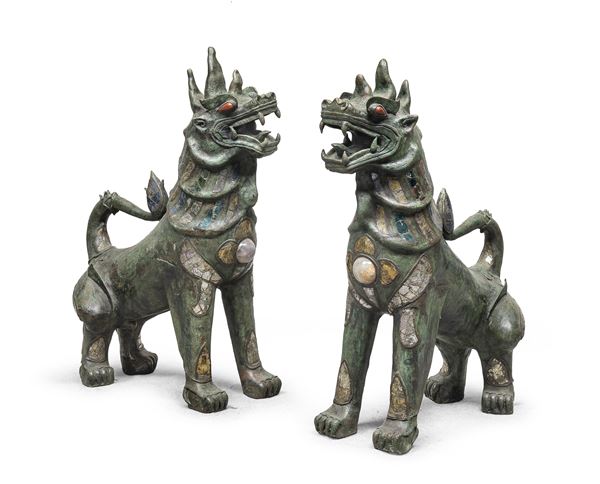 COPPIA DI GRANDI LEONI BUDDHISTI IN BRONZO, CINA