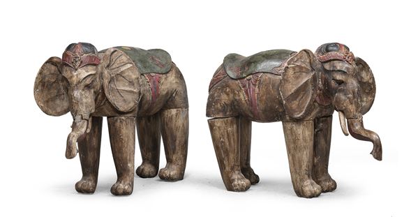COPPIA DI SCULTURE DI ELEFANTI, INDIA INIZI XX SECOLO