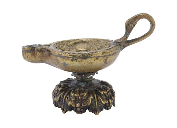 LUCERNA IN BRONZO, STILE ARCHEOLOGICO