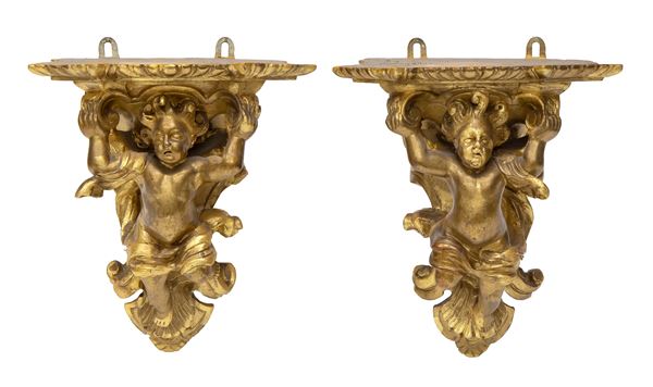COPPIA DI MENSOLE IN LEGNO DORATO, FINE XVIII SECOLO