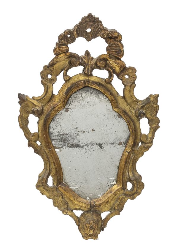PICCOLA SPECCHIERA IN LEGNO DORATO, VENETO XVIII SECOLO