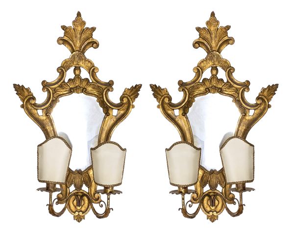 COPPIA DI SPECCHIERINE IN LEGNO DORATO, XIX SECOLO
