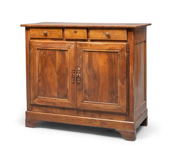 CREDENZA IN NOCE, VENETO XVIII SECOLO
