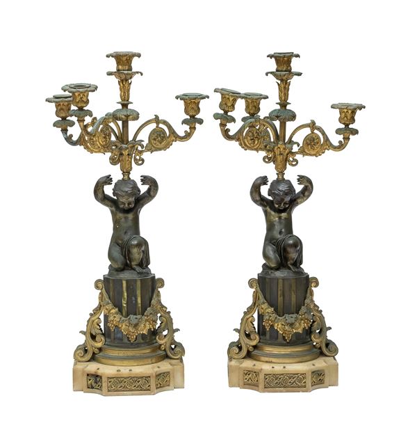 COPPIA DI CANDELABRI IN BRONZO, XIX SECOLO