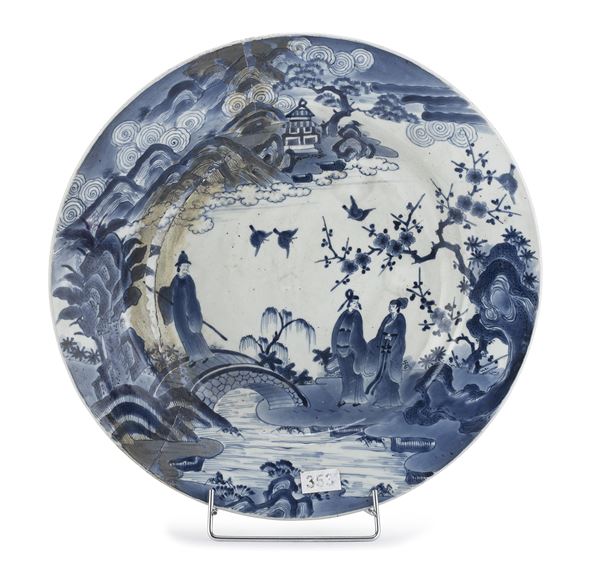 PIATTO IN PORCELLANA BIANCO E BLU, GIAPPONE XVIII SECOLO