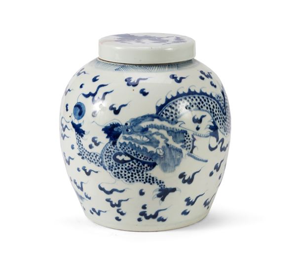 POTICHE IN PORCELLANA BIANCO E BLU, CINA