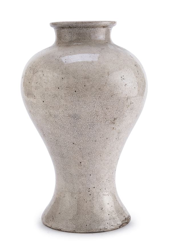 VASO IN PORCELLANA, CINA, XIX SECOLO