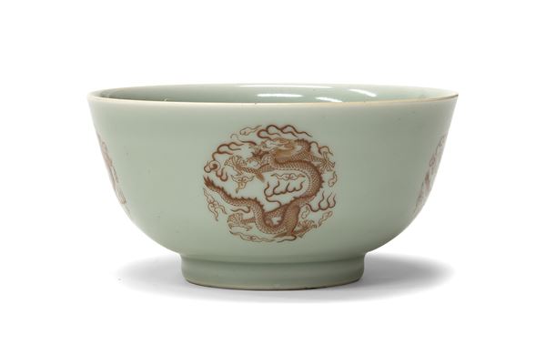 CIOTOLA IN PORCELLANA CELADON, CINA FINE XIX SECOLO