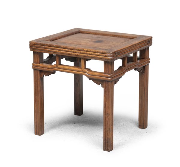 TAVOLINO BASSO IN LEGNO, MALESIA XX SECOLO