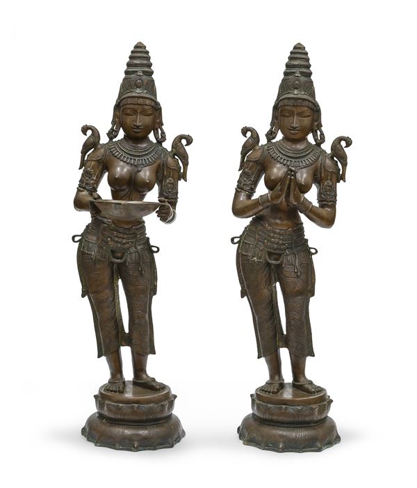 COPPIA DI GRANDI SCULTURE IN BRONZO, INDIA XX SECOLO