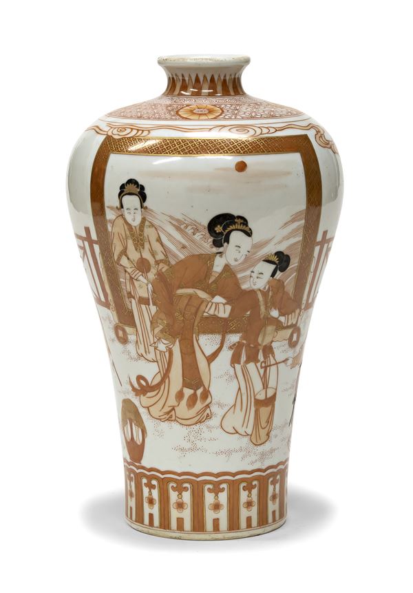VASO IN PORCELLANA, CINA XX SECOLO
