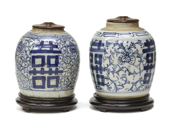 COPPIA DI VASI IN PORCELLANA, CINA FINE XIX SECOLO