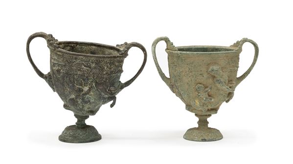 DUE COPPE IN BRONZO DI STILE ARCHEOLOGICO