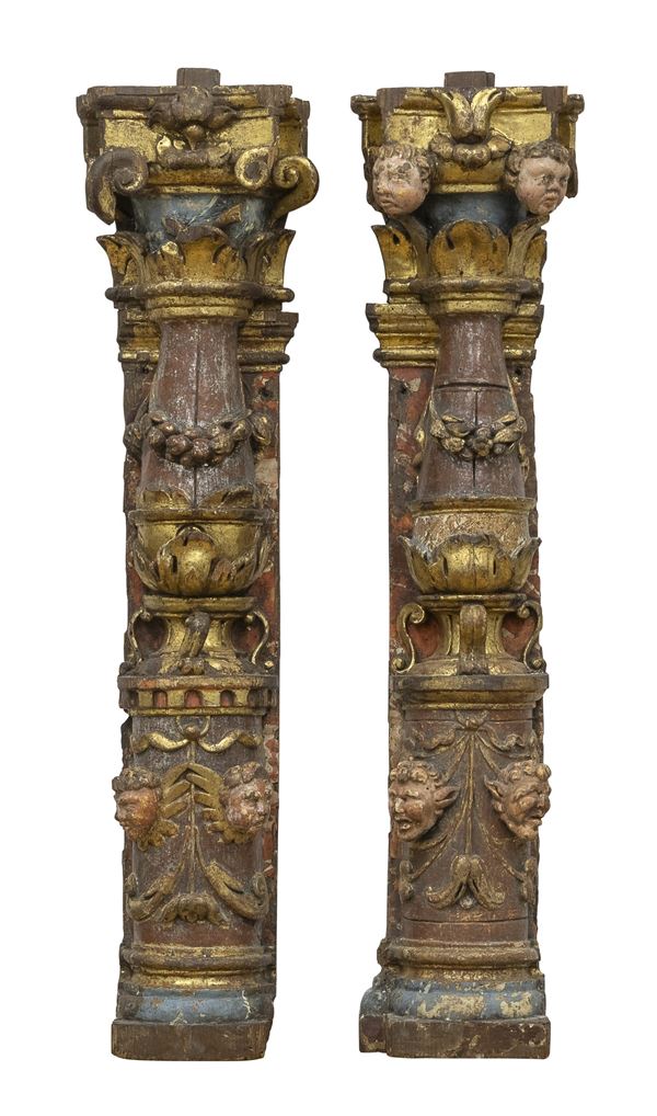 COPPIA DI PICCOLE COLONNE IN LEGNO LACCATO, ITALIA SETTENTRIONALE