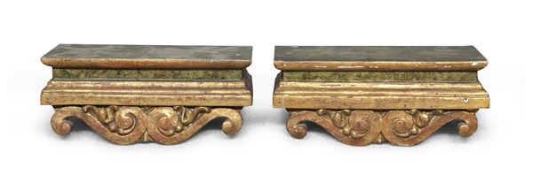 COPPIA DI PICCOLE MENSOLE IN LEGNO LACCATO E DORATO