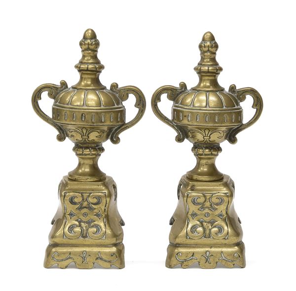 COPPIA DI ELEMENTI DI ALARI IN BRONZO