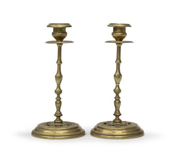COPPIA DI CANDELIERI IN METALLO DORATO, NAPOLEONE III