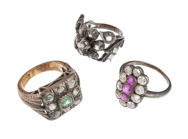 TRE ANELLI IN ORO E ARGENTO CON BRILLANTI