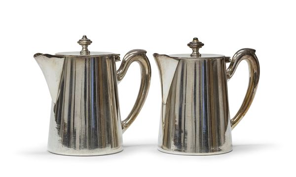 COPPIA DI CAFFETTIERE IN SILVERPLATED, XX SECOLO