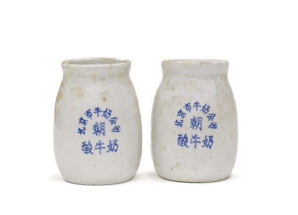 COPPIA DI PORTA PENNELLI IN CERAMICA, CINA XX SECOLO