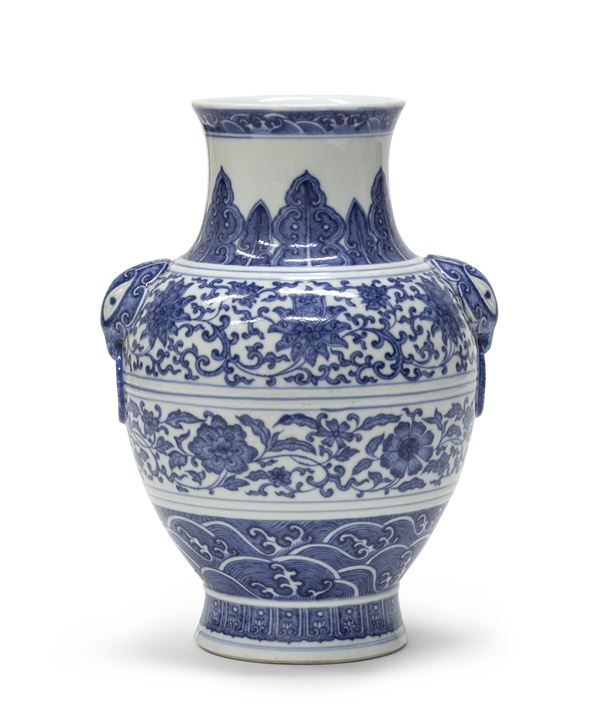 VASO IN PORCELLANA BIANCO E BLU, CINA TAO-KUANG (1821/1850)