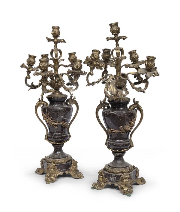 COPPIA DI CANDELABRI IN MARMO E BRONZO, XIX SECOLO