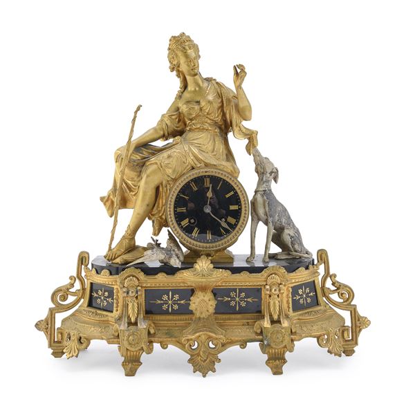 OROLOGIO DA TAVOLO IN BRONZO DORATO E MARMO