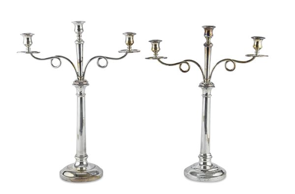 COPPIA DI CANDELABRI IN SILVERPLATED, XX SECOLO  - Asta ASTA 280 SETTEMBRE 2024 ASTA DI DIPINTI E ARREDI ANTICHI - Casa d'Aste Babuino