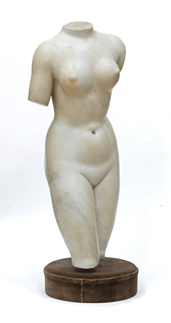 SCULTURA TORSO FEMMINILE IN MARMO