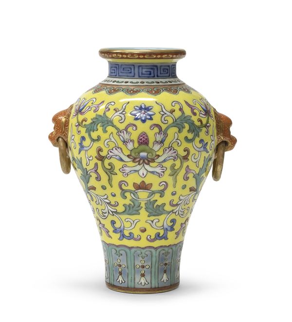 PICCOLO VASO IN PORCELLANA, CINA PRIMA META' XX SECOLO