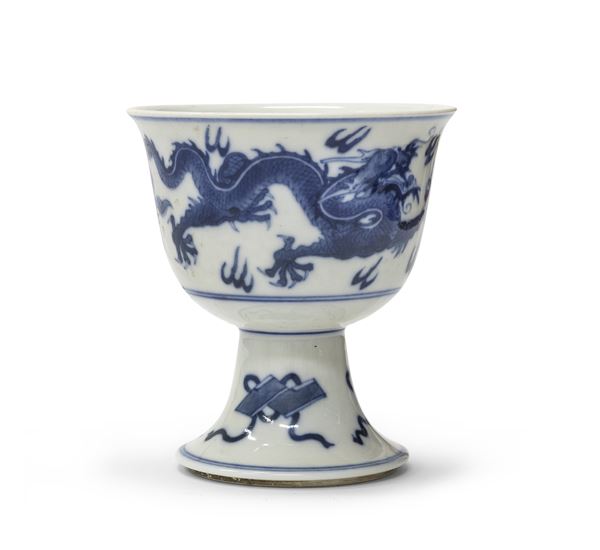 COPPA A STELO IN PORCELLANA, CINA INIZI XX SECOLO
