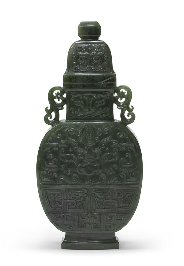 IMPORTANTE VASO IN GIADA, CINA, INIZI XX SECOLO