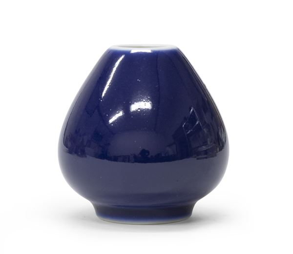 PICCOLO VASO IN PORCELLANA, CINA XX SECOLO