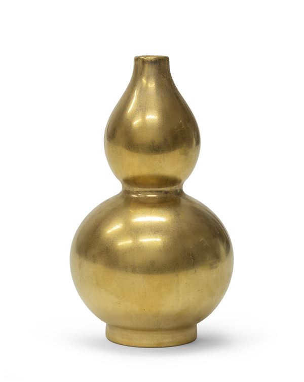 PICCOLO VASO IN PORCELLANA DORATA, CINA PRIMA META' XX SECOLO