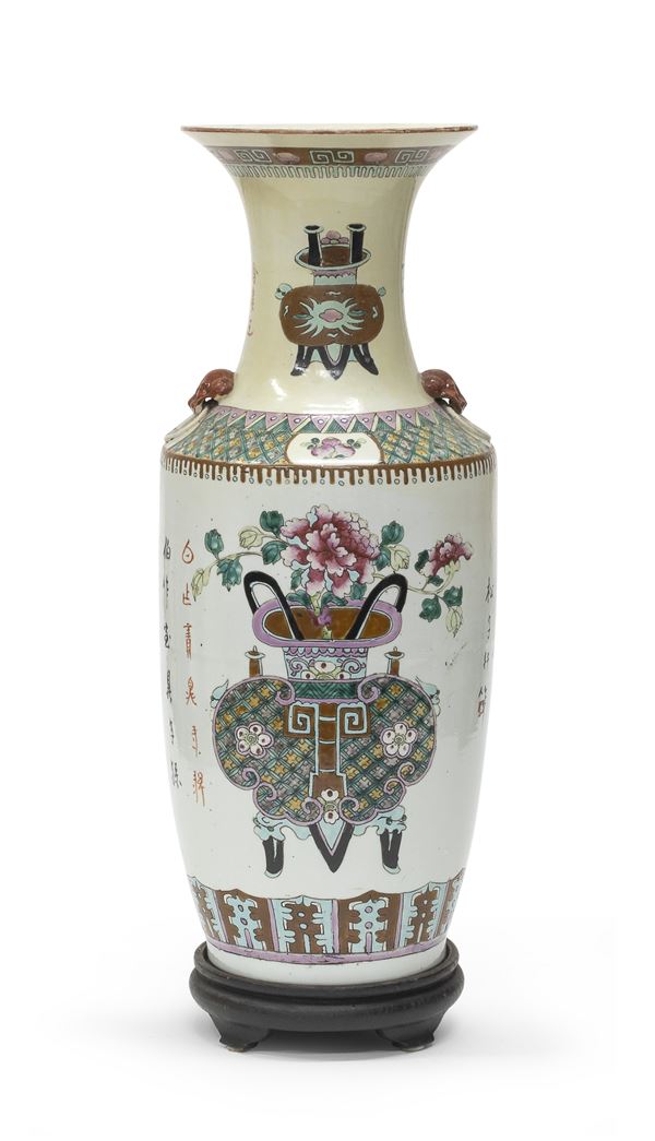 VASO IN PORCELLANA, CINA XX SECOLO