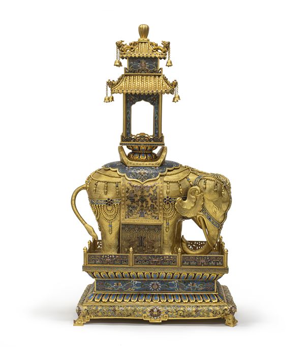 SCULTURA IN BRONZO DORATO E SMALTI CLOISONNE', CINA XIX SECOLO