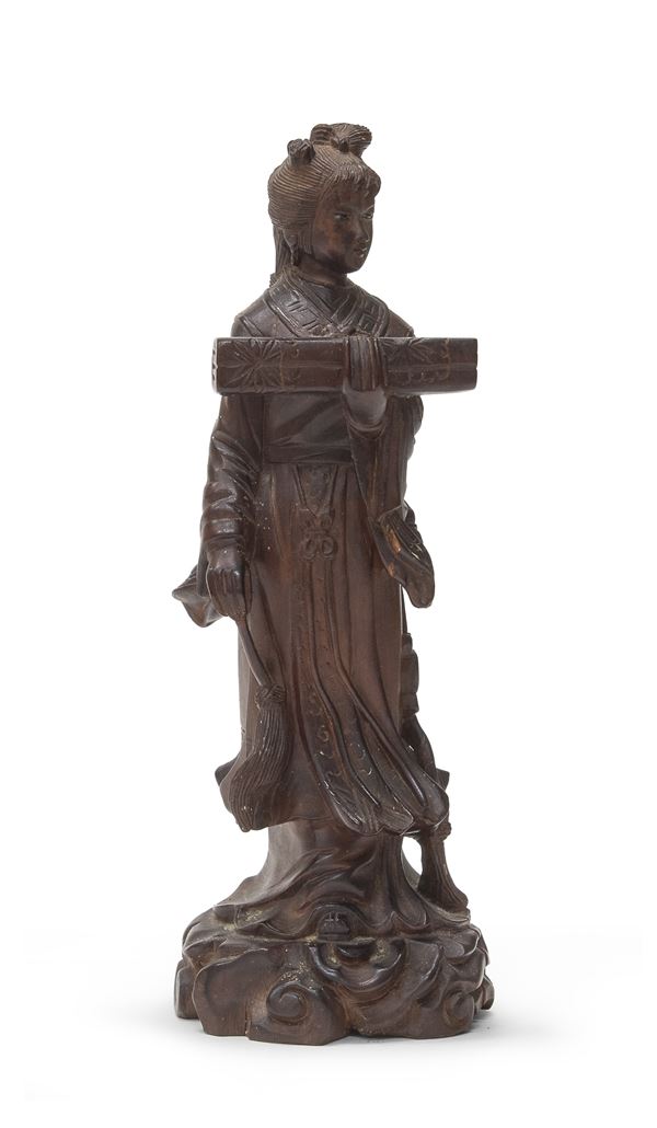 SCULTURA SUONATRICE IN LEGNO, CINA XX SECOLO