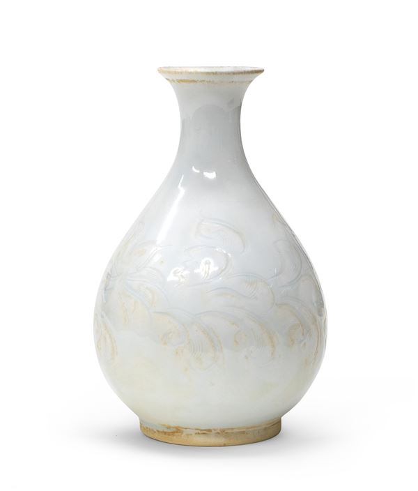 VASO IN PORCELLANA A FONDO CELADON, CINA PRIMA META' XX SECOLO