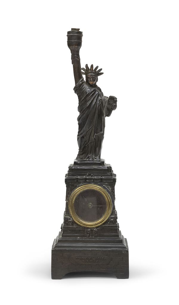 PICCOLO OROLOGIO DA TAVOLO IN BRONZO