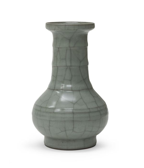 PICCOLO VASO IN PORCELLANA AD INVETRIATURA CELADON CRACKLE', INIZI XX SECOLO
