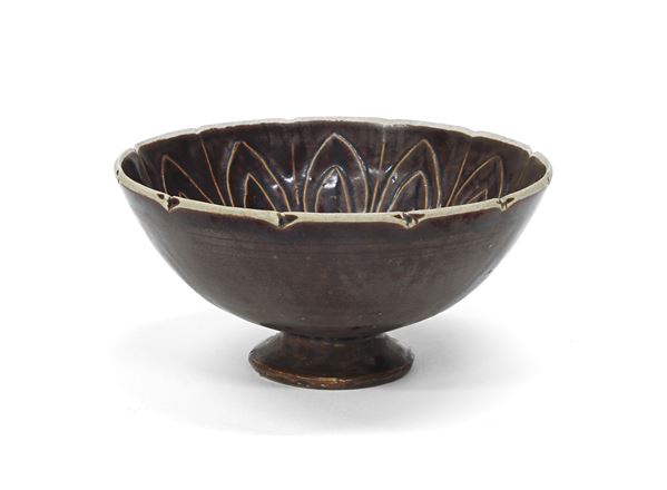 COPPA A CALICE IN CERAMICA AD INVETRIATURA MARRONE, CINA XX SECOLO